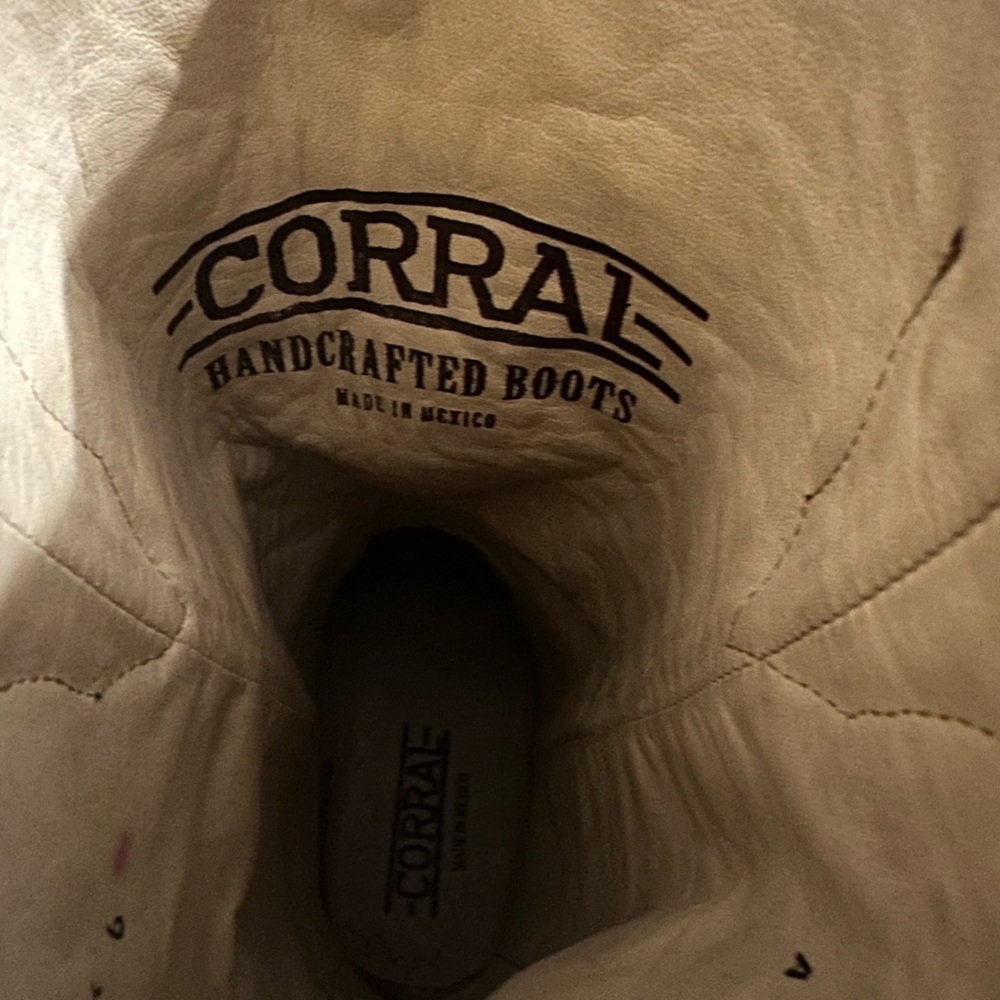 Corral Black and Tan Embroidered Boots - Picture 8 of 11